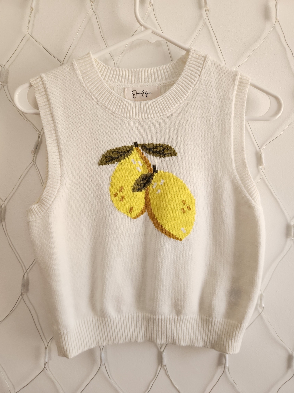 Jessica Simpson White Sleeveless Sweater Vest • Runs Small • Tagged Medium - Picture 1 of 7